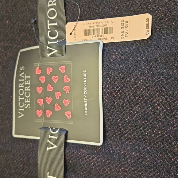 NWT Victoria's Secret "LOVE VICTORIA HEART Blanket/Couverture - Picture 2 of 7